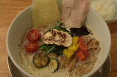 人気ラーメン店ソラノイロから、素材の味を楽しめる新メニュー！『ソラのキノコベジ白湯(パイタン)麺』10月11日(火)～11月10日(木)まで期間限定販売