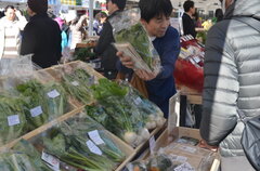 出店者との対話を楽しみながらの買い物