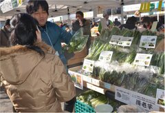 出店者との対話を楽しみながらの買い物