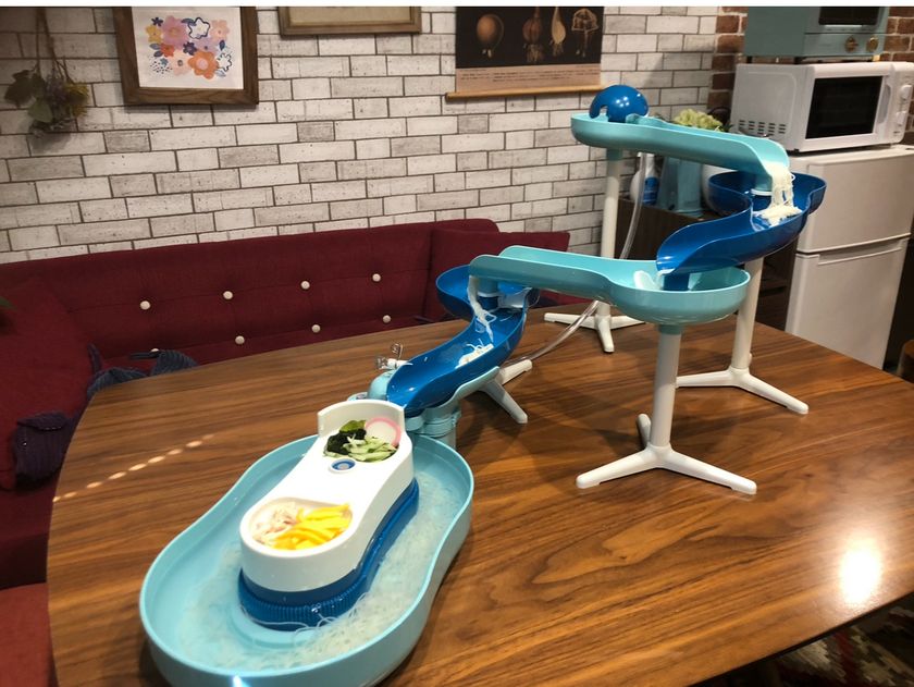 鷺ノ宮の泊まれるからくり屋敷ホーリーハウス
夏季限定室内で楽しむ【流しそうめん体験】7月1日スタート