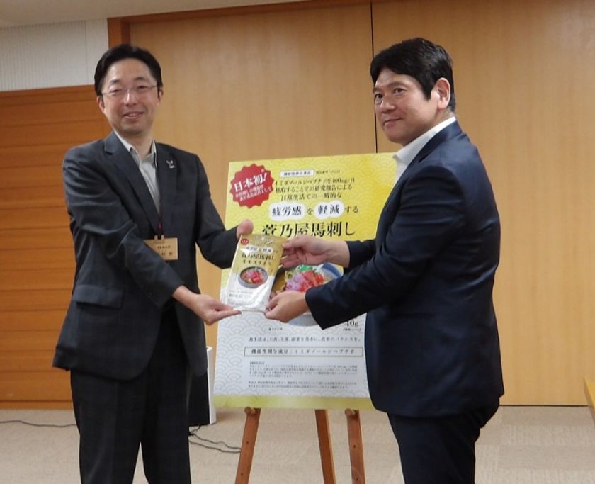 機能性表示食品「菅乃屋馬刺しモモスライス(冷凍)」の
開発と8月1日の発売に伴い、熊本県知事を表敬訪問