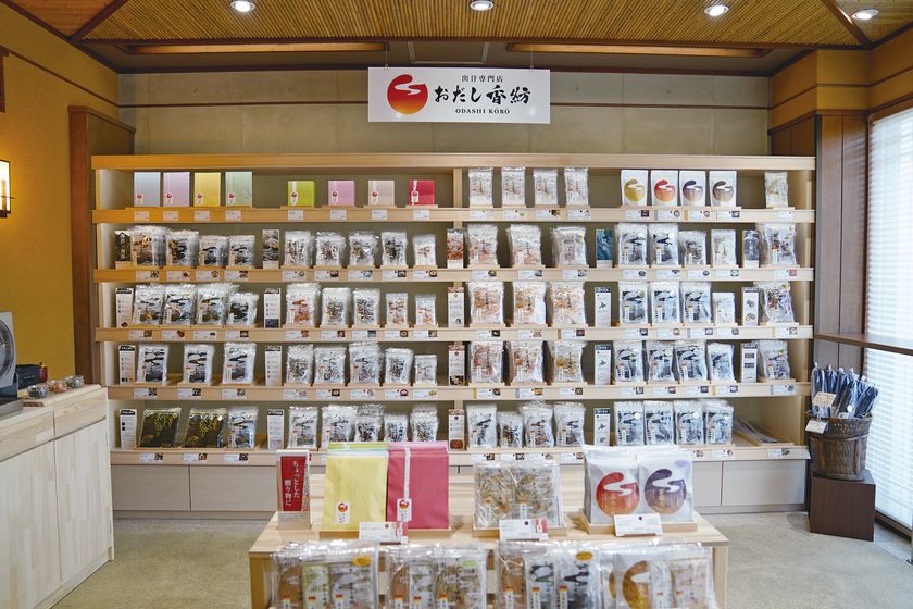 静岡・三島市の出汁専門店「おだし香紡」、店舗をリニューアル
本枯節を削る実演や店頭で体験できるサービスを拡充
