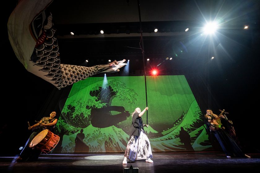 舞台芸術作品『The Life of HOKUSAI-日本凱旋公演-』
浅草で凱旋上演
ノンバーバル演出×身体表現で描く“北斎の生涯”大盛況で閉幕
今秋、再びヨーロッパへ。フランス公演も決定!