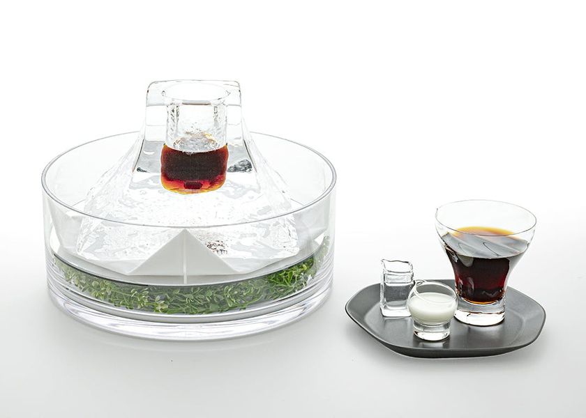 【新商品】“富士山に注ぐ”アイスコーヒーが新登場!
『Expression Kawaguchiko』から、1日3個限定の特別な1杯