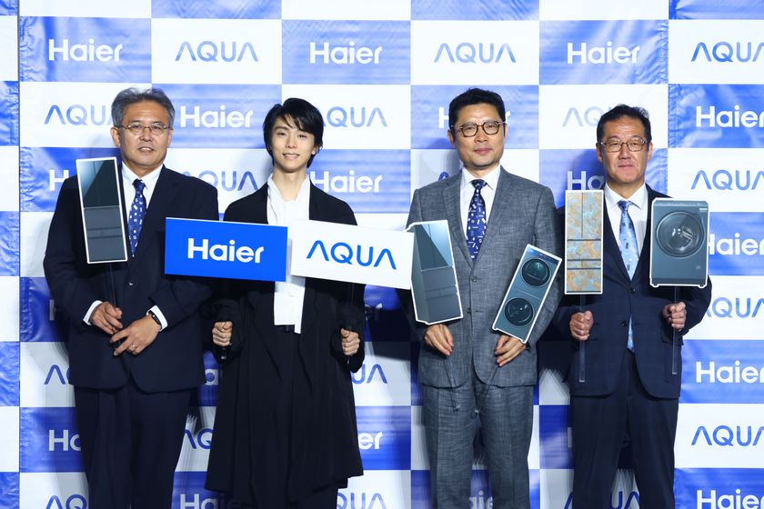 羽生結弦さんが氷上降臨!
ハイアール・AQUA新冷蔵庫&洗濯機発表会で語った
「限界を超えるイノベーション」
業界初*「ボトムクーリングシステム」などの最新技術に
「日本の家庭の幸福を追求する姿勢に深く共鳴」
