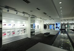 「NIKE GOLF TOKYO」(ナイキゴルフ東京)店内 1