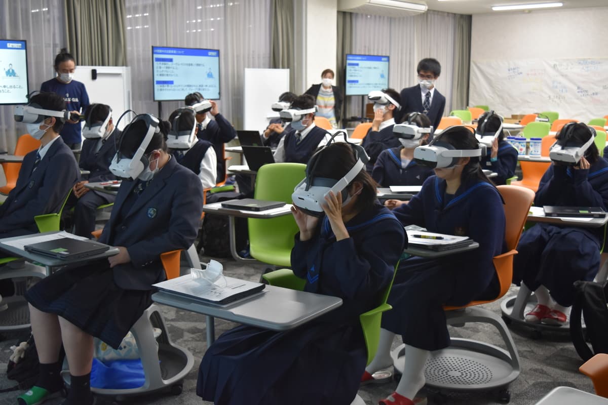 麗澤瑞浪高等学校×学校法人敬心学園　VRで医療介護職を高校生が自ら体験