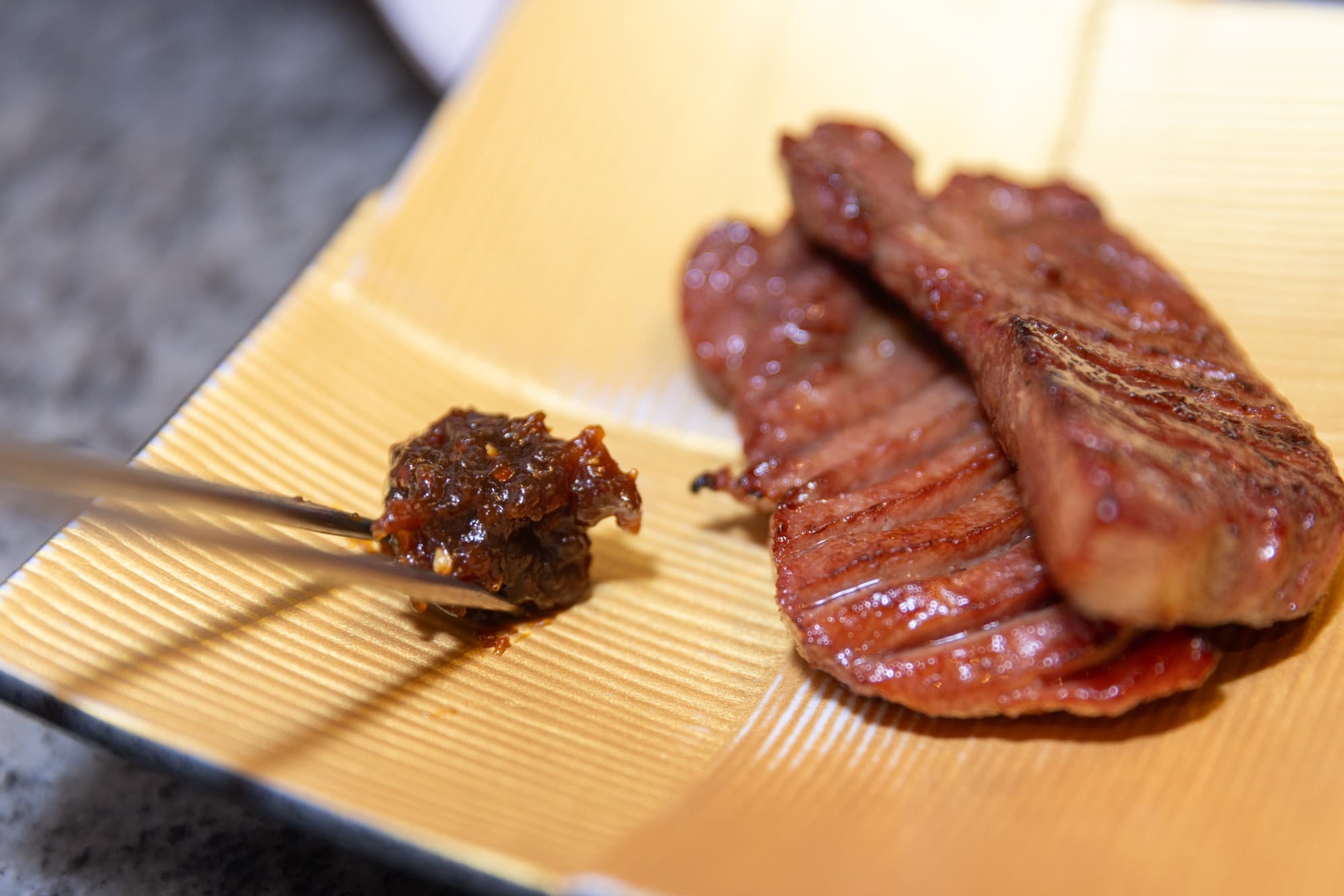 仙台名物“牛たん”に欠かせない「南蛮味噌」――契約農園で若手料理人が植えた青唐辛子を収穫、手づくり仕込みで提供開始