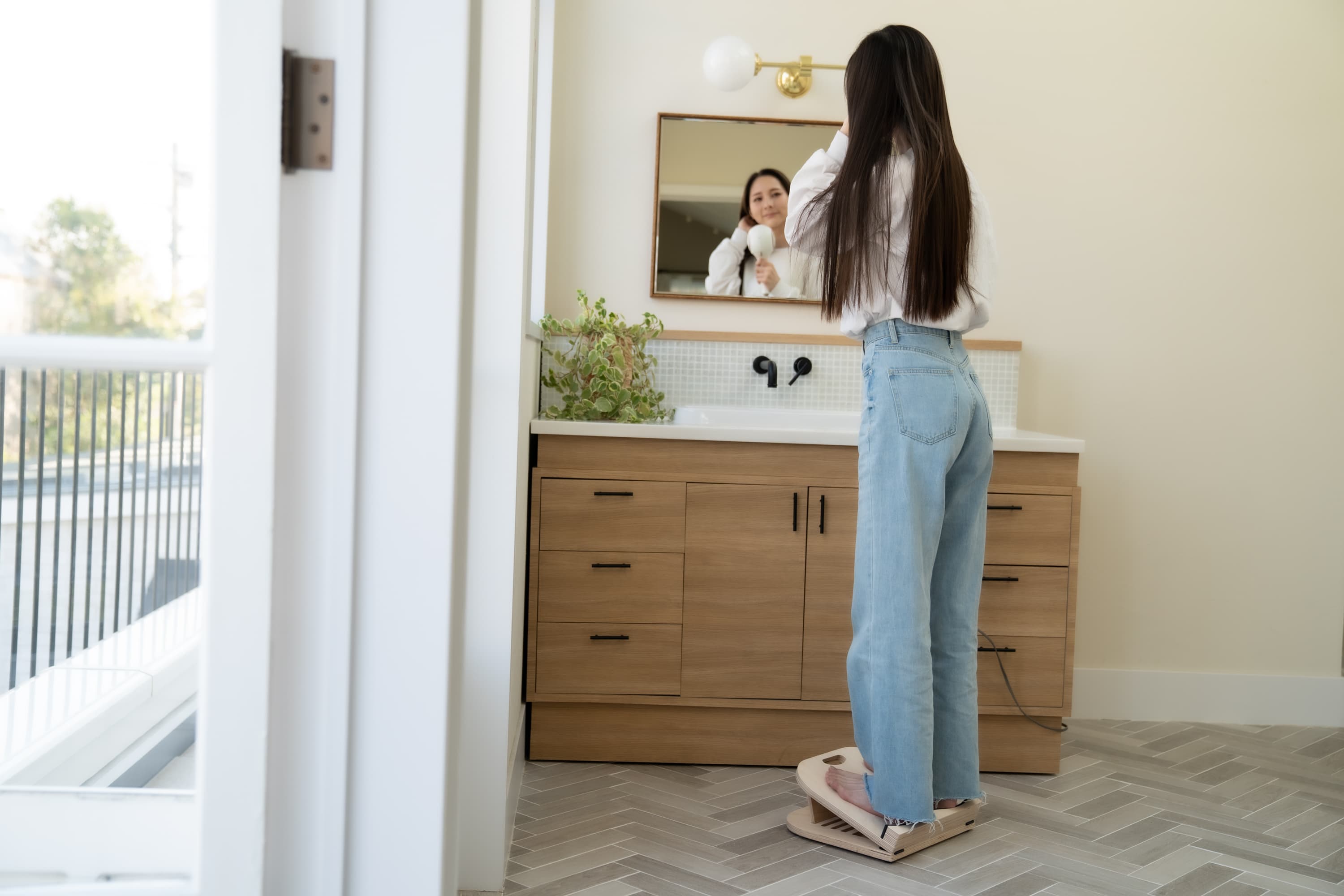 母の日のプレゼント、おこもりの運動不足の解消に。1日30秒で体幹を鍛える ピラティス業界も注目のおうちエクササイズ『レッグリラクサー』