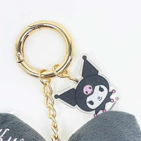 サンリオのリボンファーチャーム。大きなリボンと丸いもこもこのファーでインパクト大です。