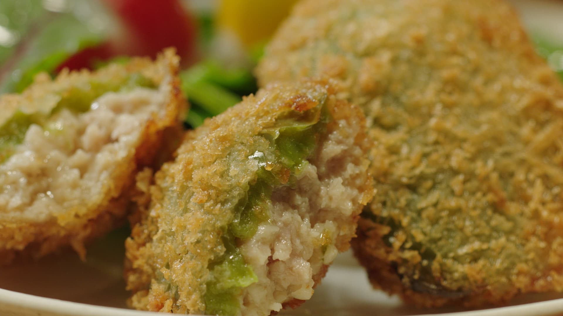 一度食べたら、ハマります。“やみつキッチン”　 旨みがギュ～ッ‼と詰まった、こだわりお惣菜 「ピーマン肉詰めフライ」 ６月２日（水）発売！