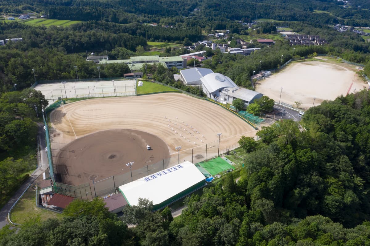 小学生の夢を全力でサポート 野球教室開催