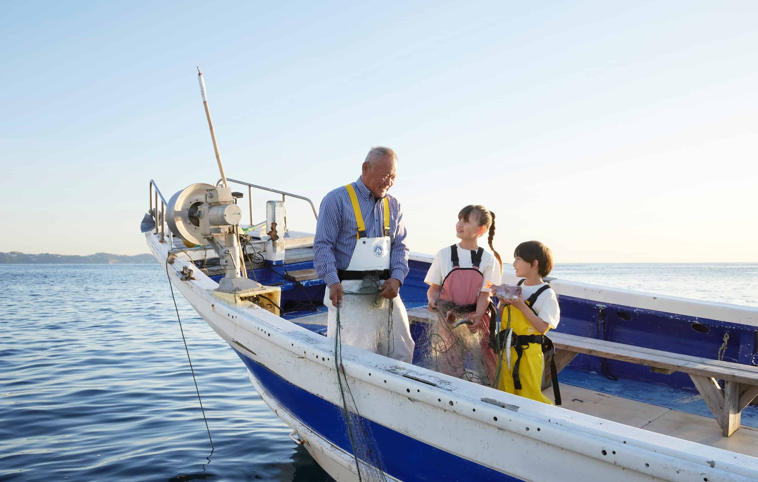 【リゾナーレ熱海】漁師の仕事を本格的な体験を通して学ぶ「Fisherman’s Academy ～夏休みの自由研究～」開催～網の仕掛けから魚の捌き方を教わる1泊2日～｜開催日：2023年7月24日～8月31日の毎週月曜日から1泊2日