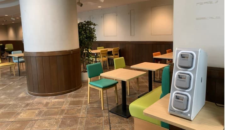 充電需要が高い学生向けに可搬型バッテリー「イーブロック」を設置 スマートキャンパスづくりに向けた実証実験