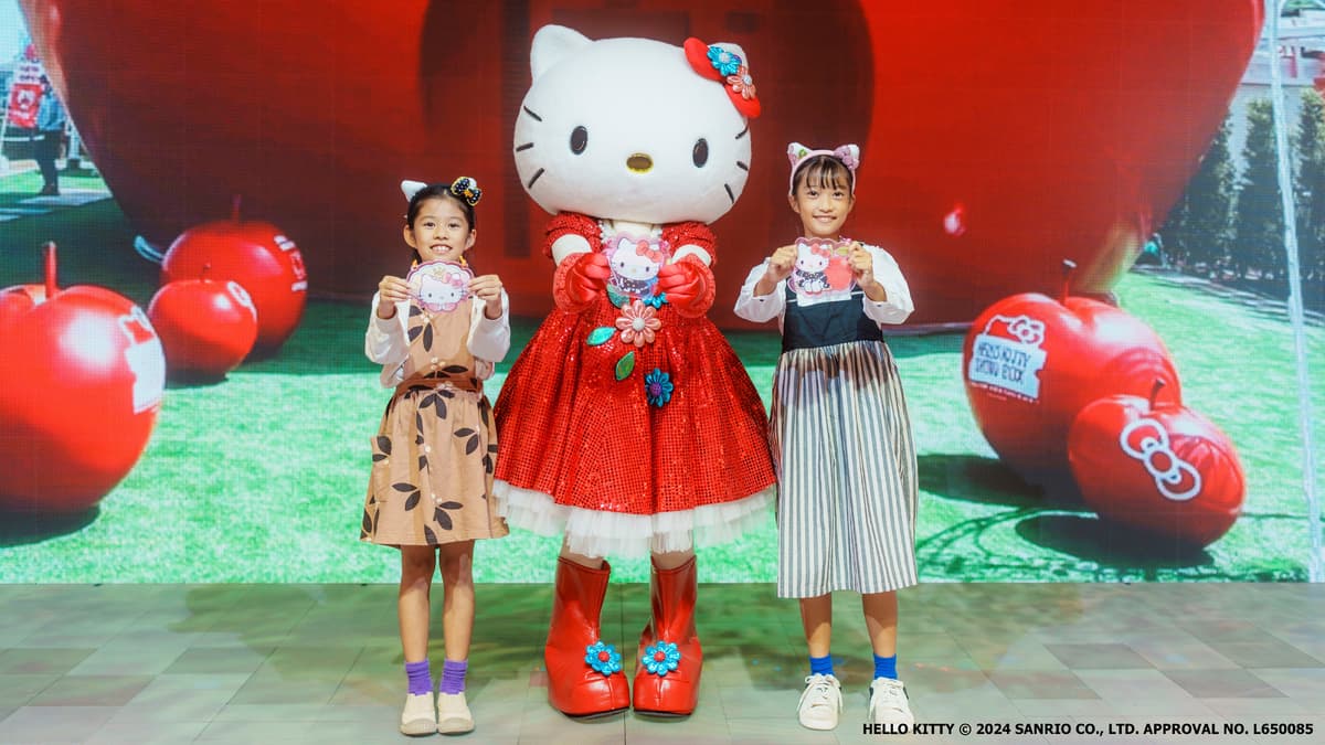 AWAJI HELLO KITTY APPLE LAND　チケットを事前予約して素敵なグッズをゲットしよう！ 『事前予約限定ダイカットパスケース プレゼント』 11月1日より事前予約開始