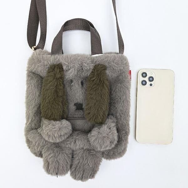 まるでリアルスヌーピーなルートートコラボ新作ショルダーバッグ。ふわふわのファーがきもちいい!