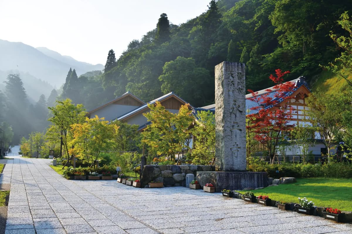 【寺社Now】ミシュラン2つ星獲得！シリーズ「参道をゆく」①曹洞宗大本山永平寺（福井県永平寺町）〝禅の里〟のまちづくり〜自治体と共同で未来へつなげる門前再構築プロジェクト〜