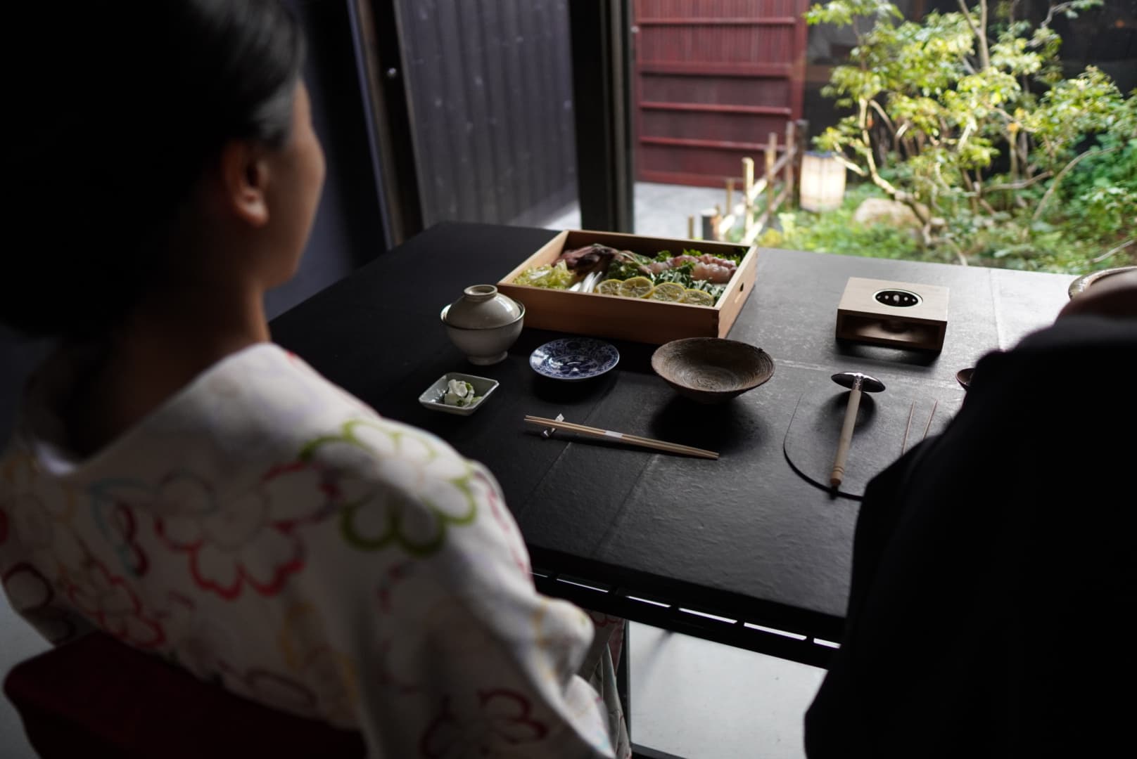 【宿ルKYOTO HANARE】〜第三弾 アートのように美しい天然鮮魚の一皿！京都の予約制鮮魚店「ototojet」の夕朝食を提供、暮らすように泊まる宿泊体験〜