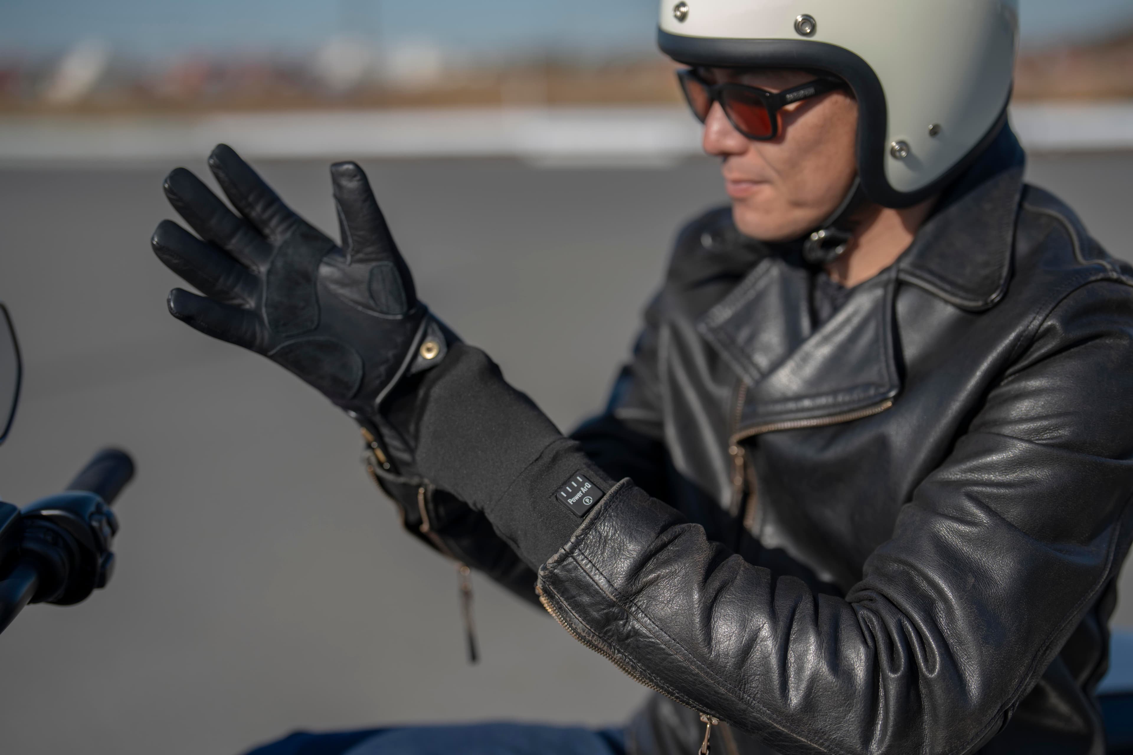 冷えからくる指先の痛みを緩和するインナーグローブ『PowerArQ Electric Heated Gloves』東神電気での取扱スタート