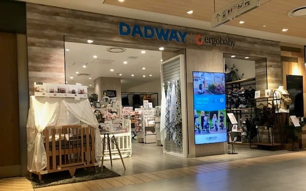 ファミリーのためのセレクトショップ『DADWAY』と多くのパパママに支持される抱っこひも『Ergobaby』の両ブランド名を冠した初のショップ『DADWAY Ergobaby ルクア大阪店』、3月10日オープン