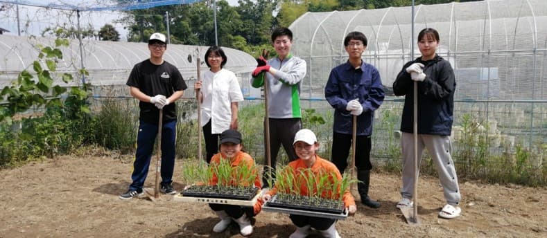 近畿大学・京都府立桂高校・小川珈琲によるプロジェクト コーヒー抽出残渣を用いた循環型農業の確立に向け共同研究を実施