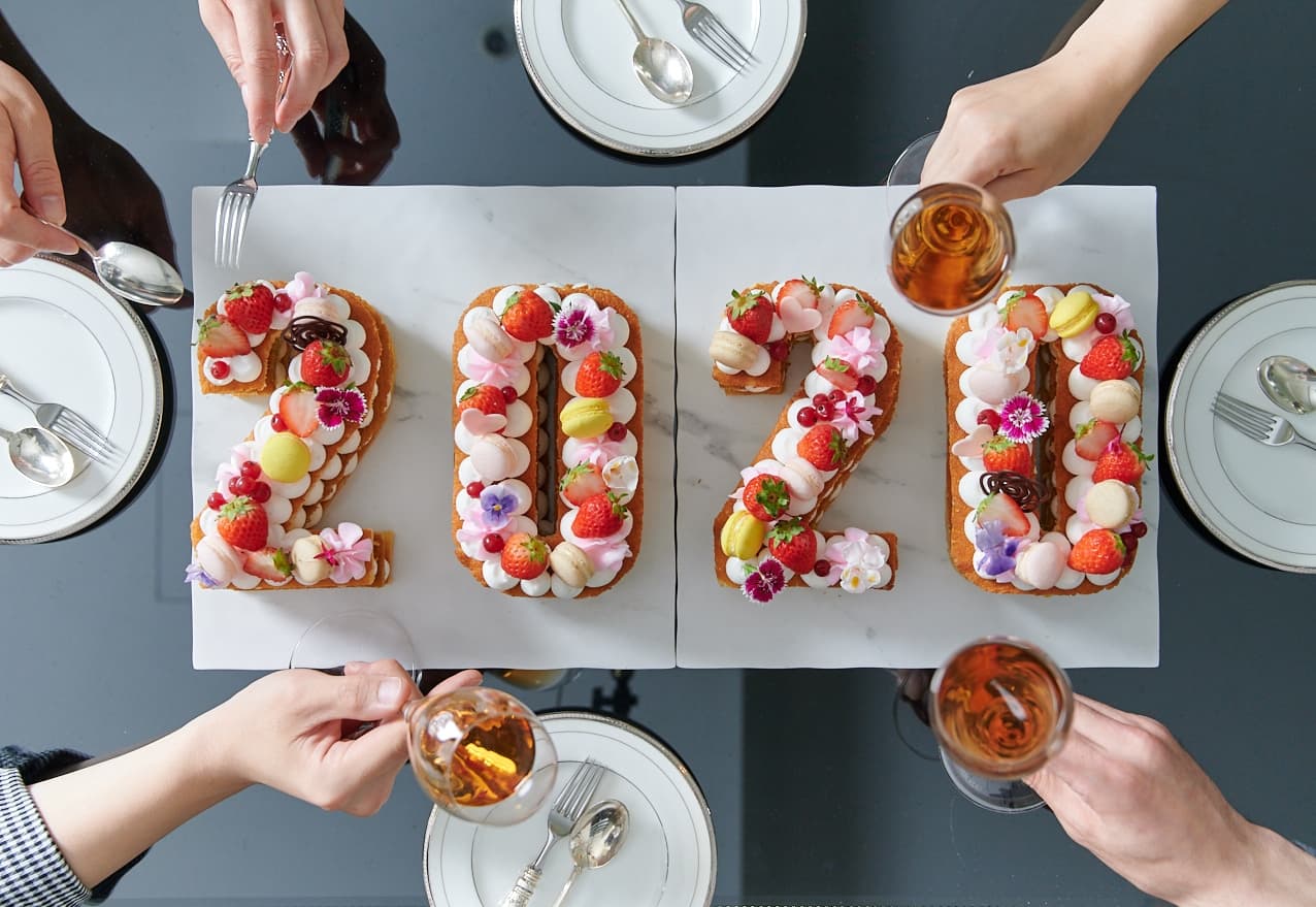 “2020”の数字をかたどった華やかなナンバーケーキを限定販売！「おうちで応援セット」ご自宅でのスポーツ観戦を華やかな料理とともに楽しめるテイクアウトを販売