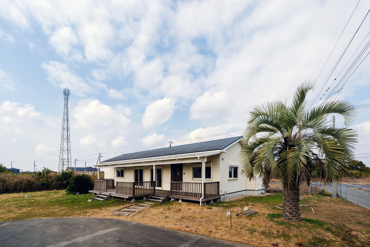 広大な敷地に建つ約100㎡の広々とした平屋建て貸別荘「スイートヴィラ 九十九里 SURF HOUSE」が３月３日開業