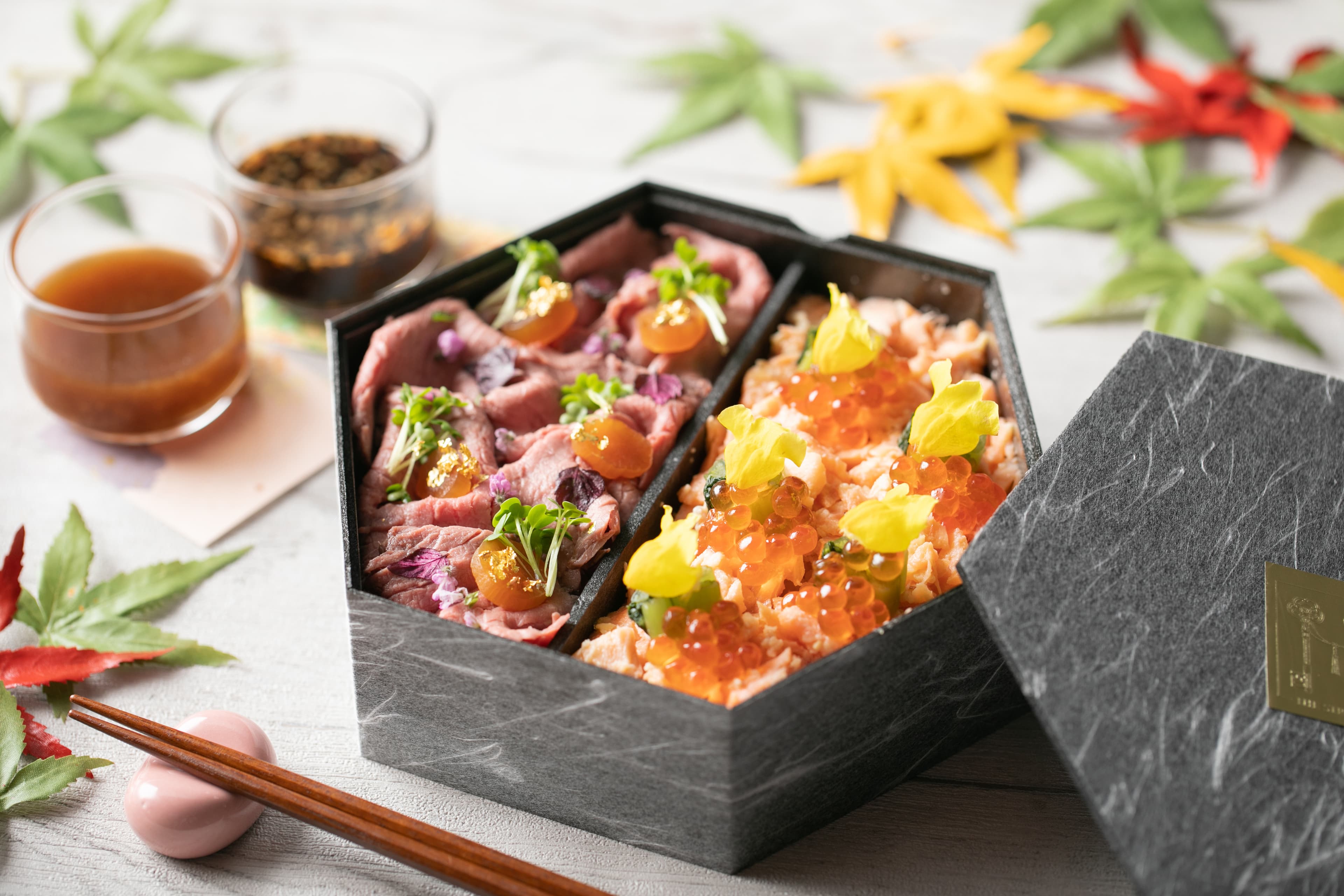 10月限定販売！秋に旬を迎える鮭おこわとローストビーフ丼のホテル特製弁当！ 『Hotel Chef’s Bento“鮭おこわ＆ローストビーフ”』販売開始