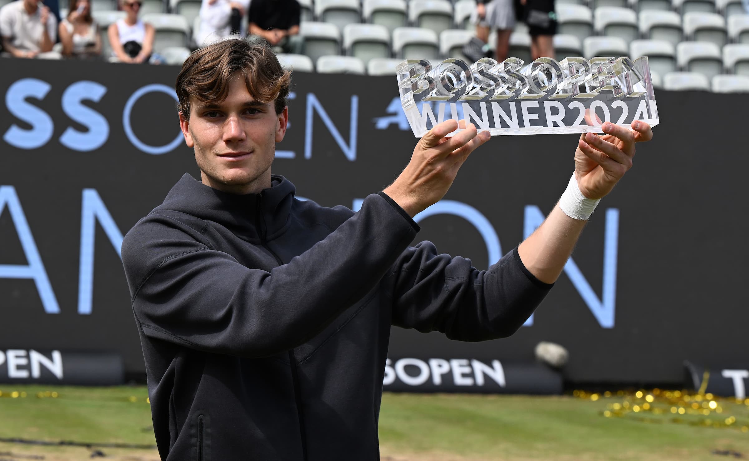 ジャック・ドレイパー選手がダンロップ「FX500」を使用し、ATPツアー「ボス・オープン」でシングルス初優勝！