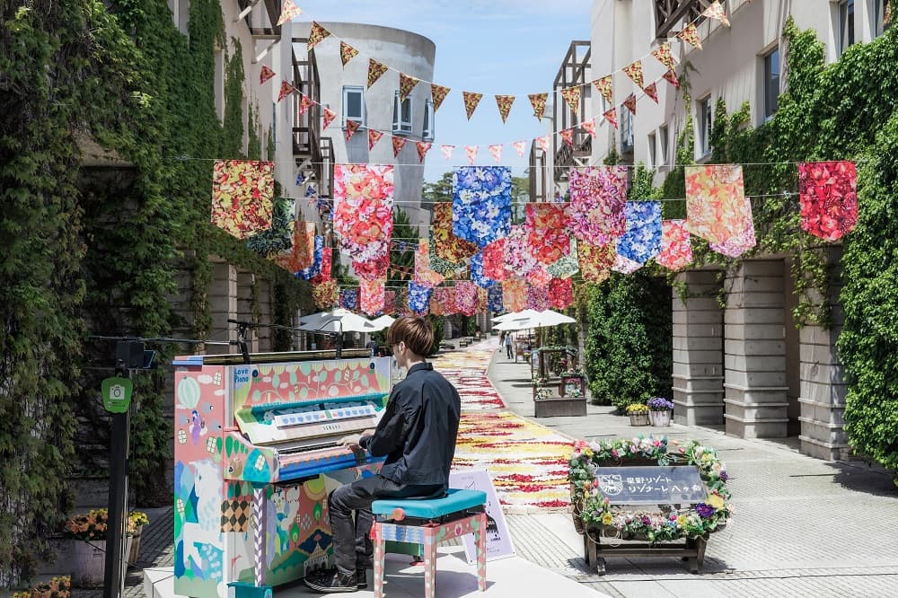 【リゾナーレ八ヶ岳】「旅するLovePiano」6カ所目となるリゾナーレ八ヶ岳でオープニングイベントを実施しました｜実施日：2023年4月28日