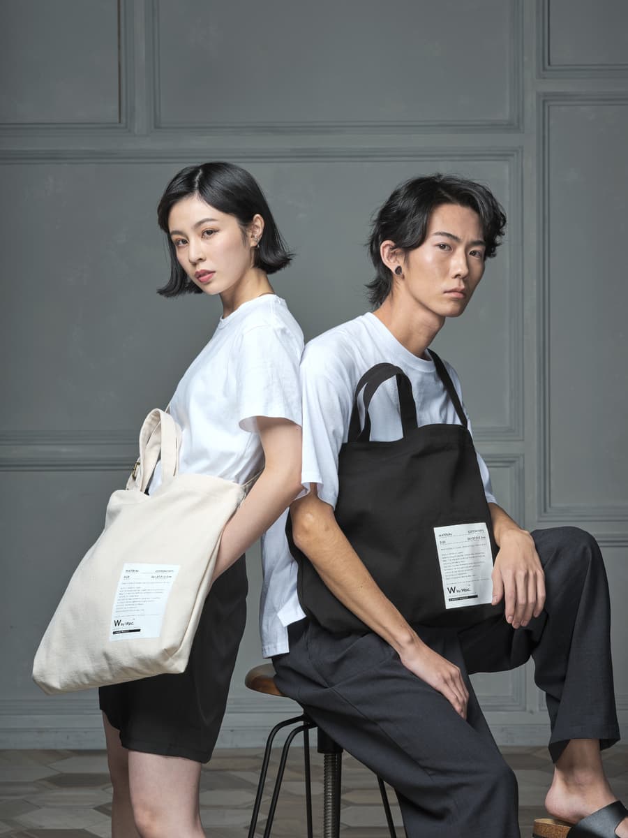 W by Wpc.からプロダクト感のある3WAYトートバッグが登場。ユニセックスで使えるシンプルデザイン