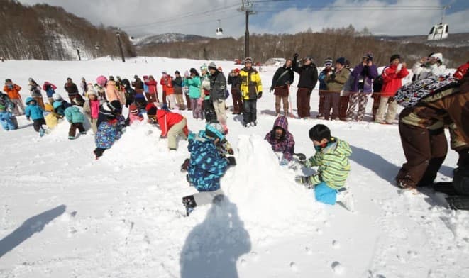 グランデコスノーリゾートにて3 月 26 日（土）、雪上に隠された宝を探す子供向けイベント「キッズ宝探し大会 supported by 第一生命」開催