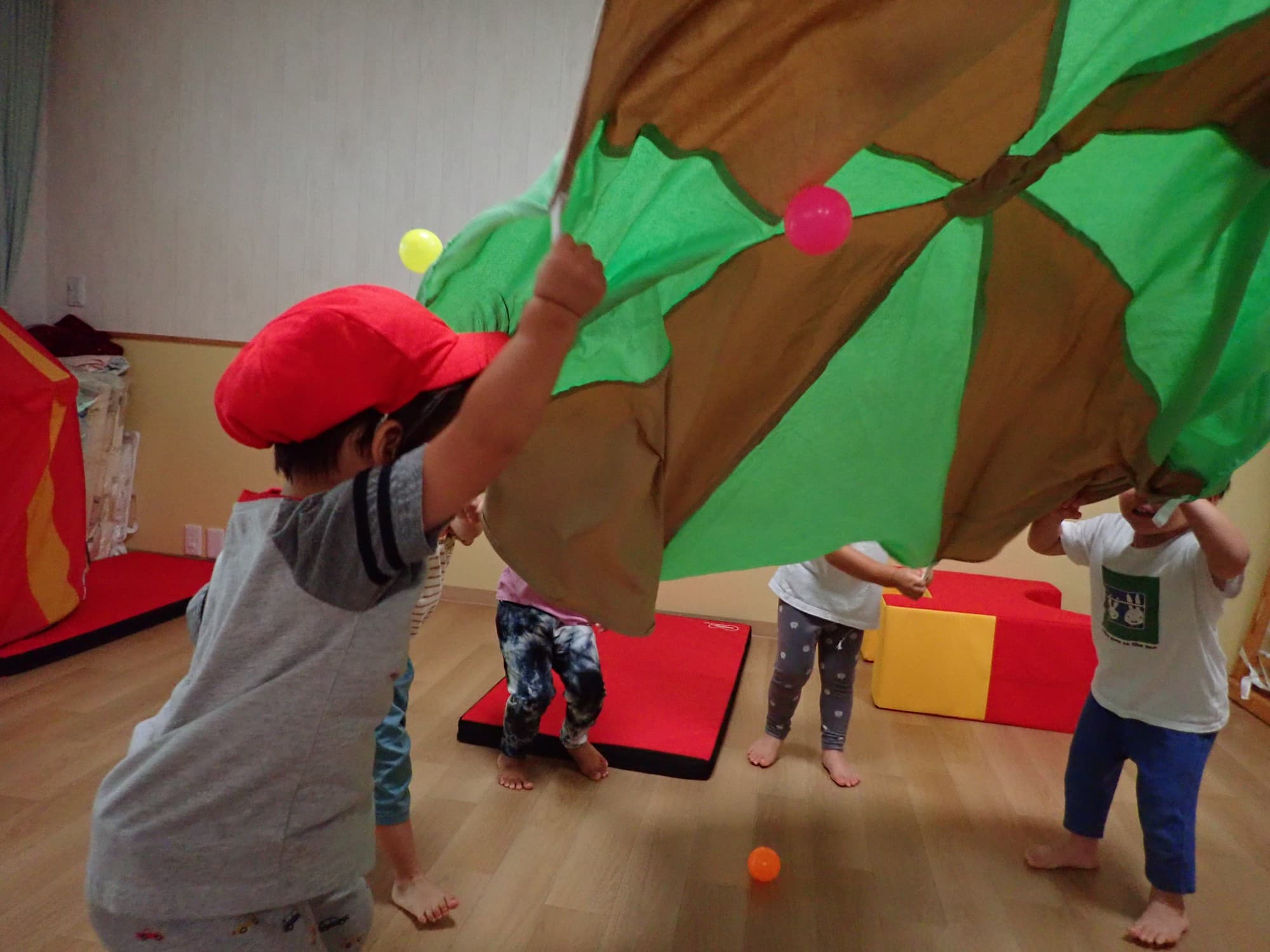 緊急支援要請:閉園危機に直面する画期的な一時保育施設「葉っぱの家保育園」への支援を募集 ~保育理由不要、当日予約OK、面倒な手続き不要で誰でも利用可能~