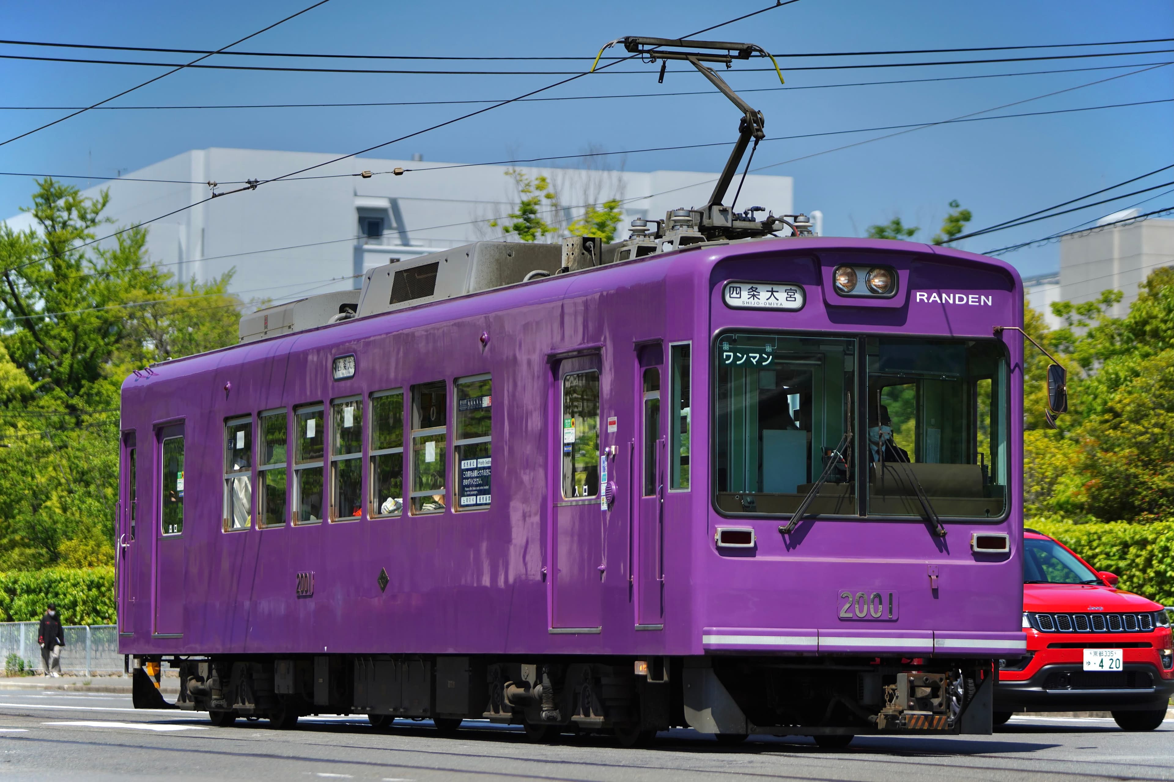 回生ブレーキを導入した嵐電２００１形で特別貸切電車を運行