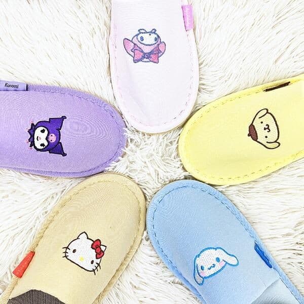 シンプルなのにしっかり可愛い!サンリオのスリッパで、お家の中でも推し活を。