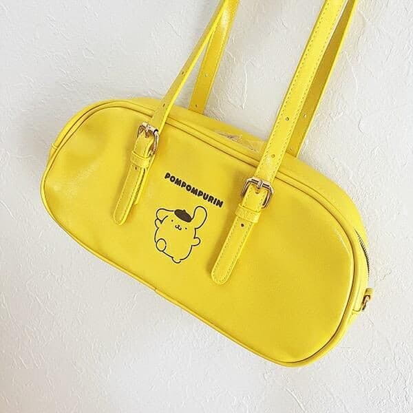 鮮やかなイエロー!だけど大人っぽさは忘れない絶妙のバランス!ポムポムプリンのワイドボストンバッグはいかが?
