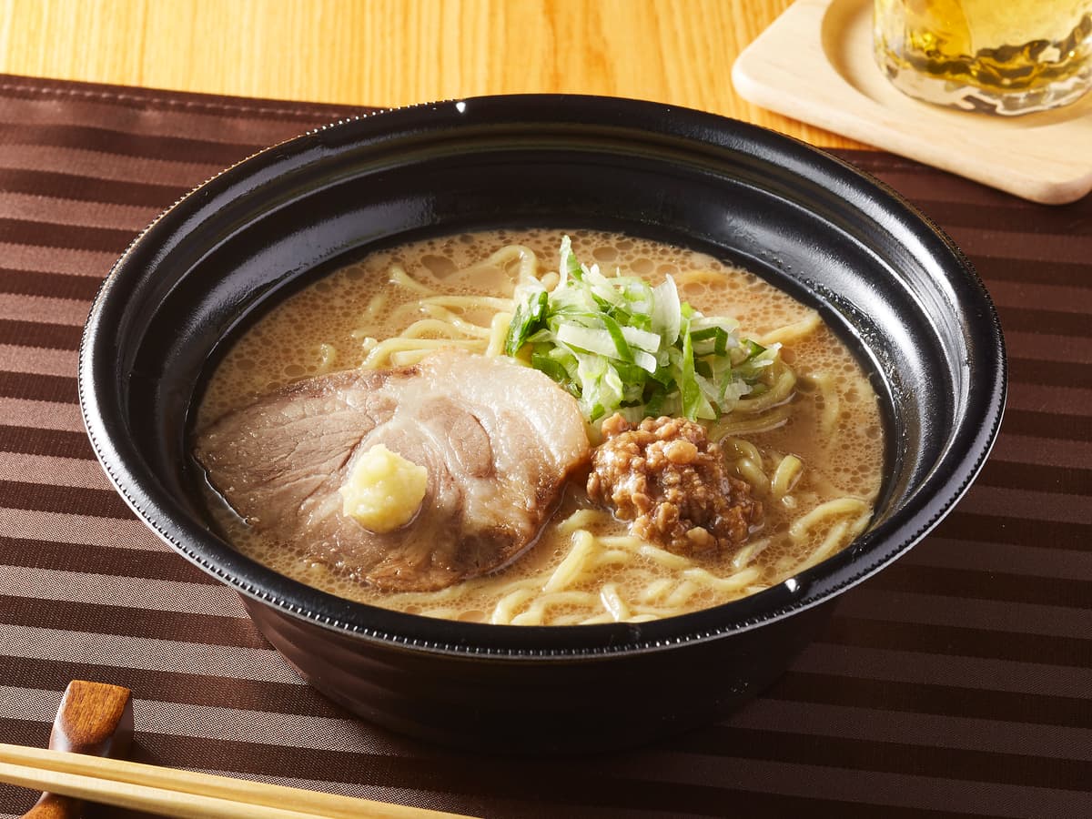 すみれ系味噌?ラーメン店「大島」店主 大島　剛史氏が監修 おうちで楽しむプロのひと品　『トップバリュ　味噌?ラーメン』 １/２５（火）　発売