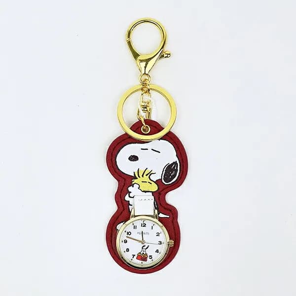 上品で可愛らしいスヌーピーのダイカットチャームウォッチ。キーホルダー感覚でどこにでもつけられます!