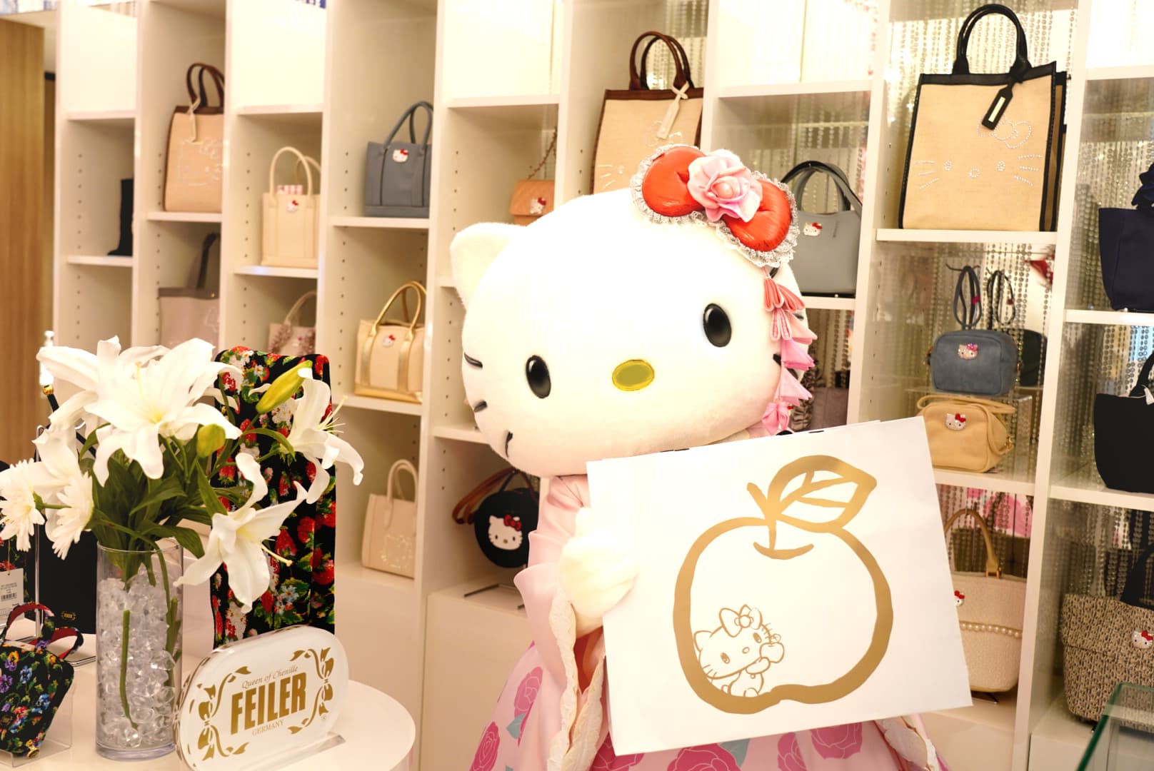 オリジナル福袋やお正月限定料理、家族で楽しめる運試しゲームなどを提供 『HELLO KITTY SMILE』お正月イベント1／1～11開催