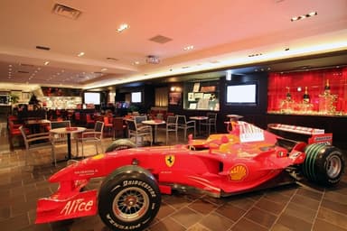 F1 PIT STOP CAFE 店内