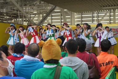 総勢18人のメンバーが出演