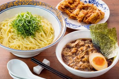 豚肉の肉盛りつけ麺