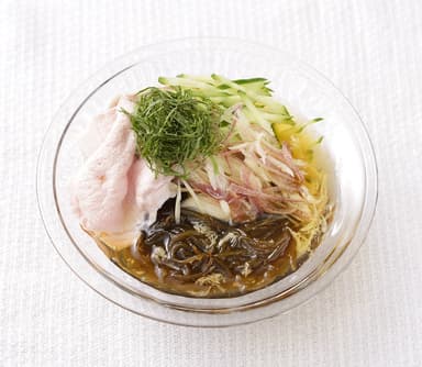 「もずくときゅうりの豚しゃぶそうめん風」