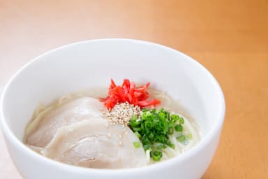 博多名物「豚骨ラーメン」麺はお好みの固さで