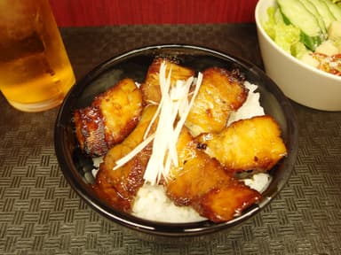 自家製豚あぶり丼