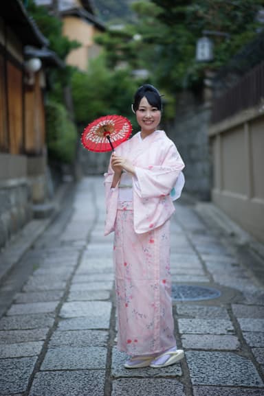 『茶寮・和香菜』近くの石塀小路にて