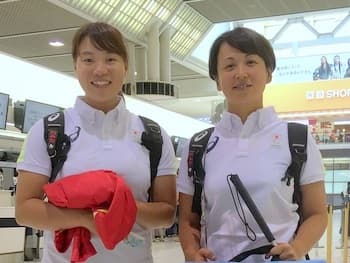 山田 敦子選手(写真右)、ガイドの西山 優さん(左)