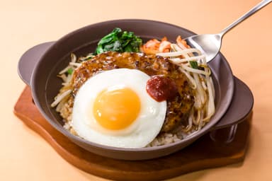 超あらびきハンバーグのピリ辛ビビン丼