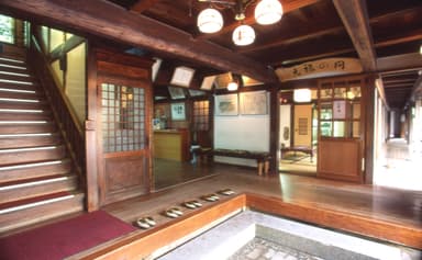 重要文化財本館玄関