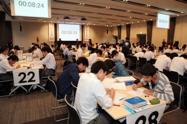 「数学甲子園2015」本選競技中の様子